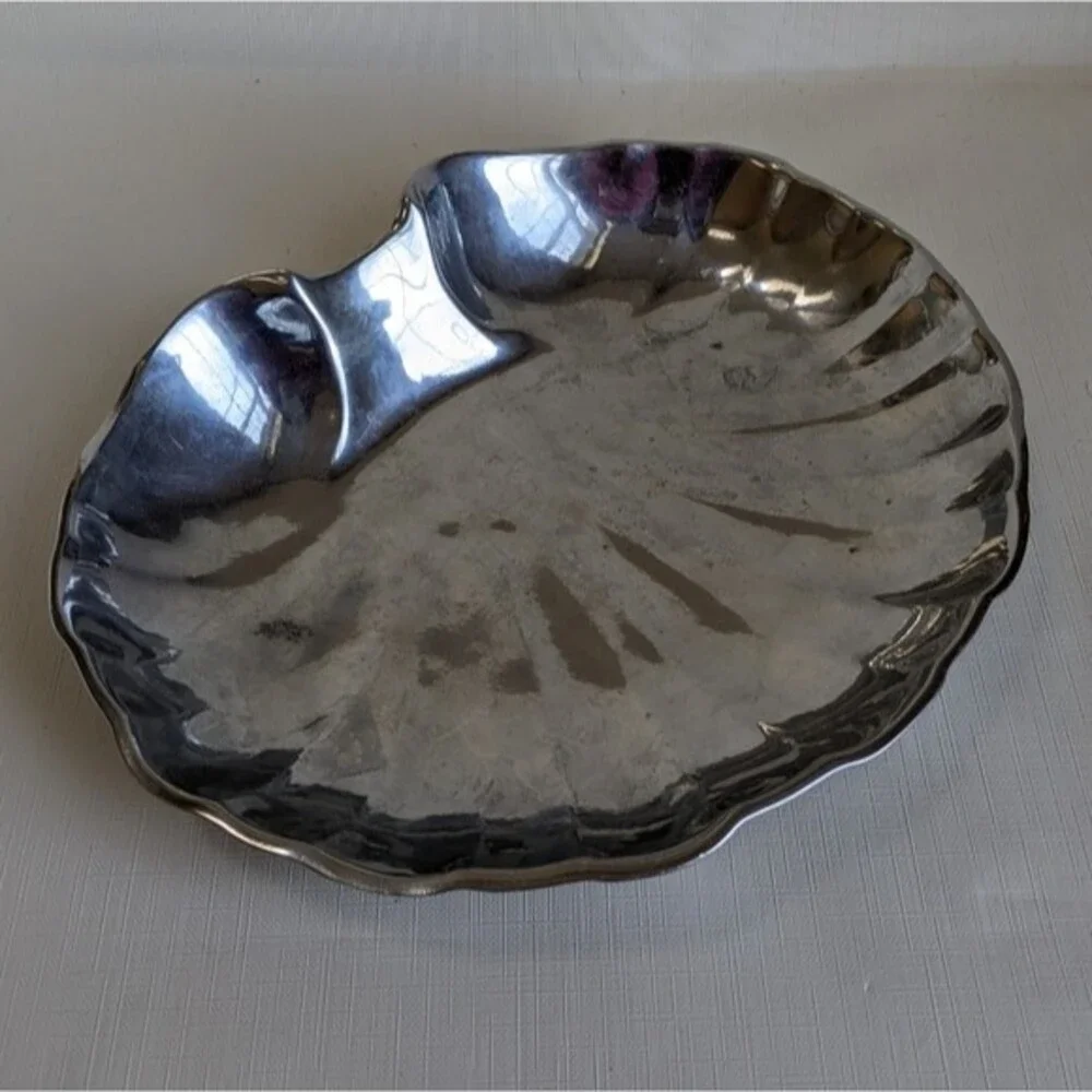 Wilton Armetale® Shell Platter 11-1/2-Inch Hors d'oeuvre Server Metal Tray